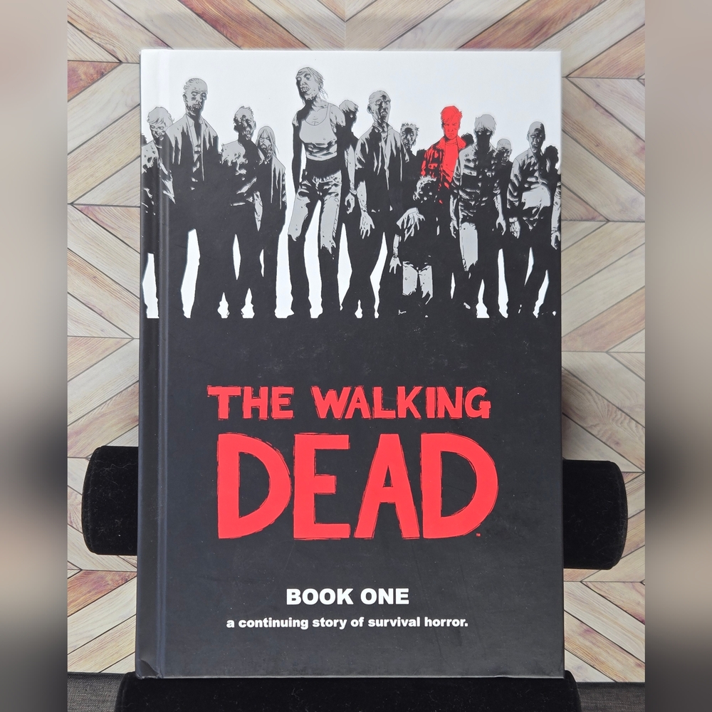 The Walking Dead - Book One Graphic Novel (Hardcover,  2005) Image Comics